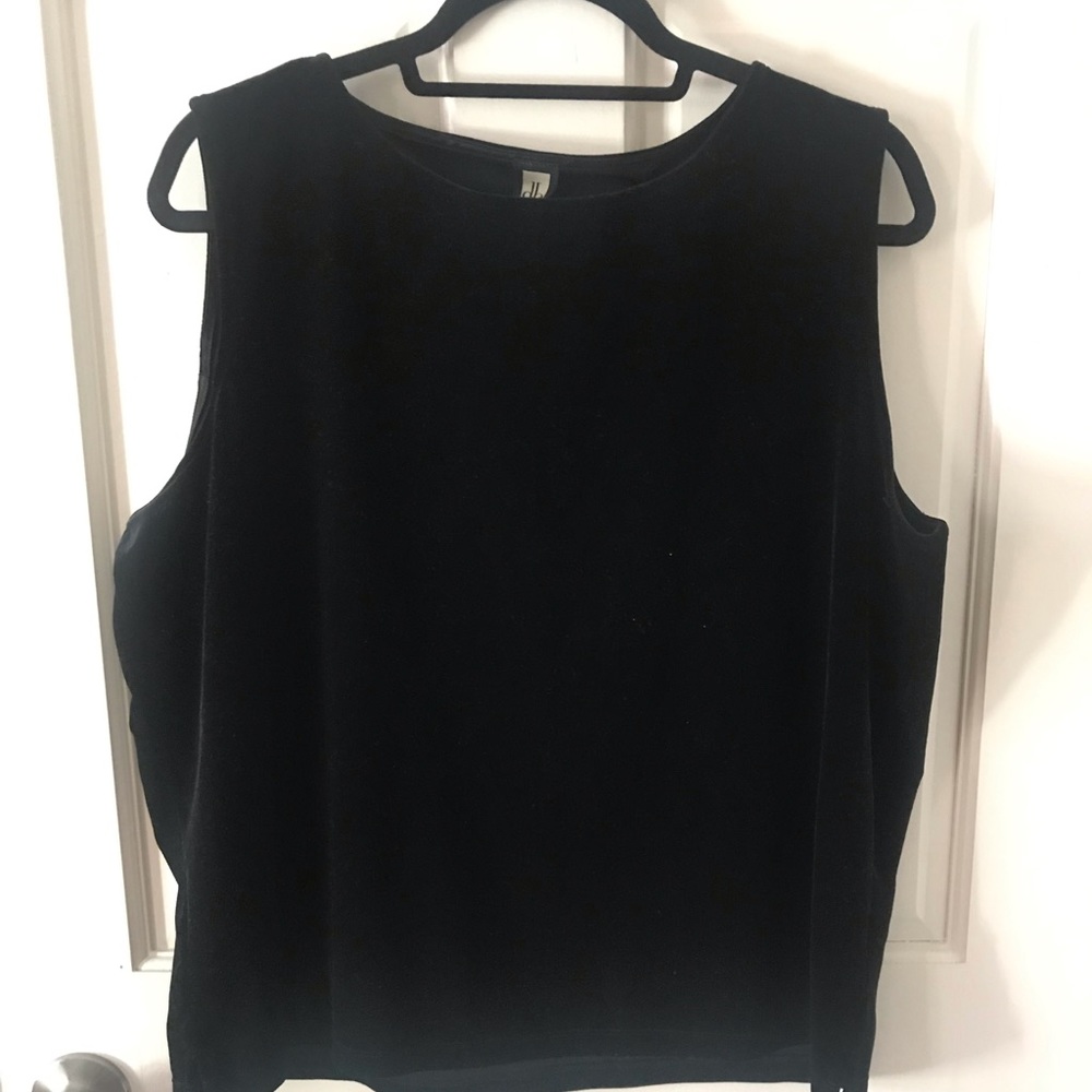 XL black velvet sleeveless top
